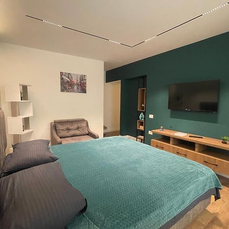 Downtown Studio Apartments Тирана Екстериор снимка