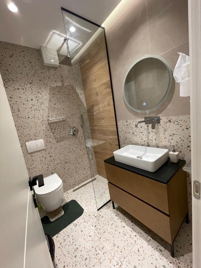 Downtown Studio Apartments Тирана Екстериор снимка