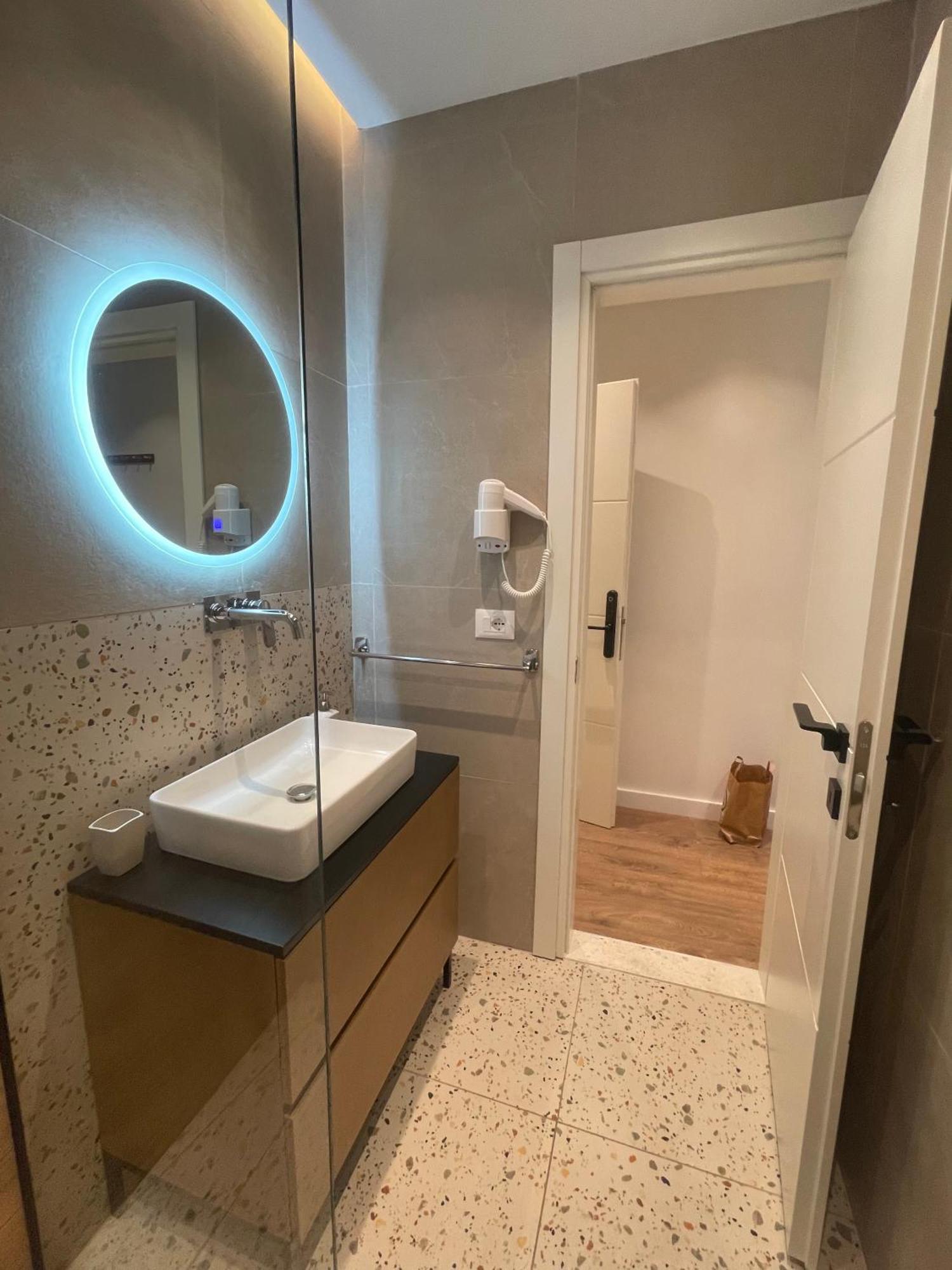 Downtown Studio Apartments Тирана Екстериор снимка