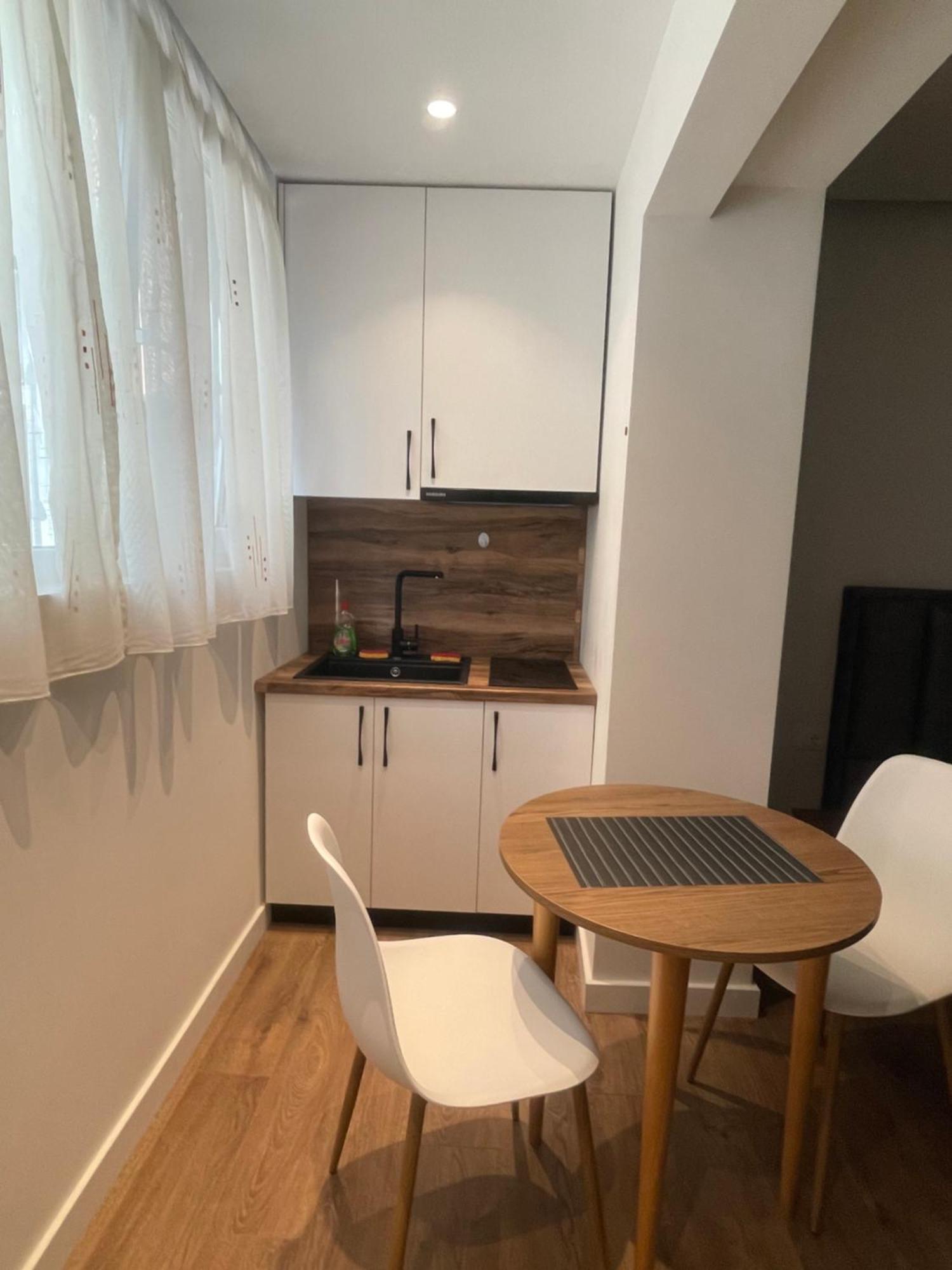 Downtown Studio Apartments Тирана Екстериор снимка