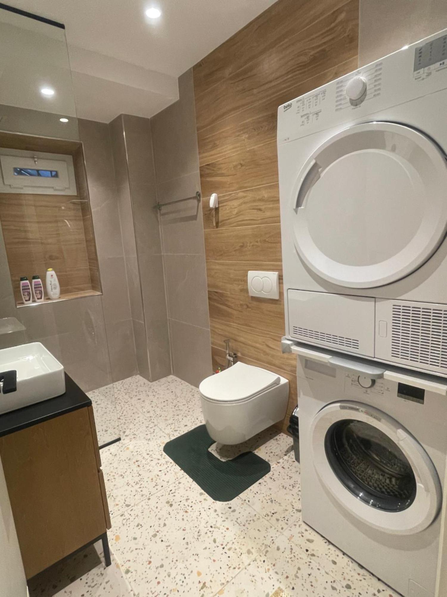 Downtown Studio Apartments Тирана Екстериор снимка