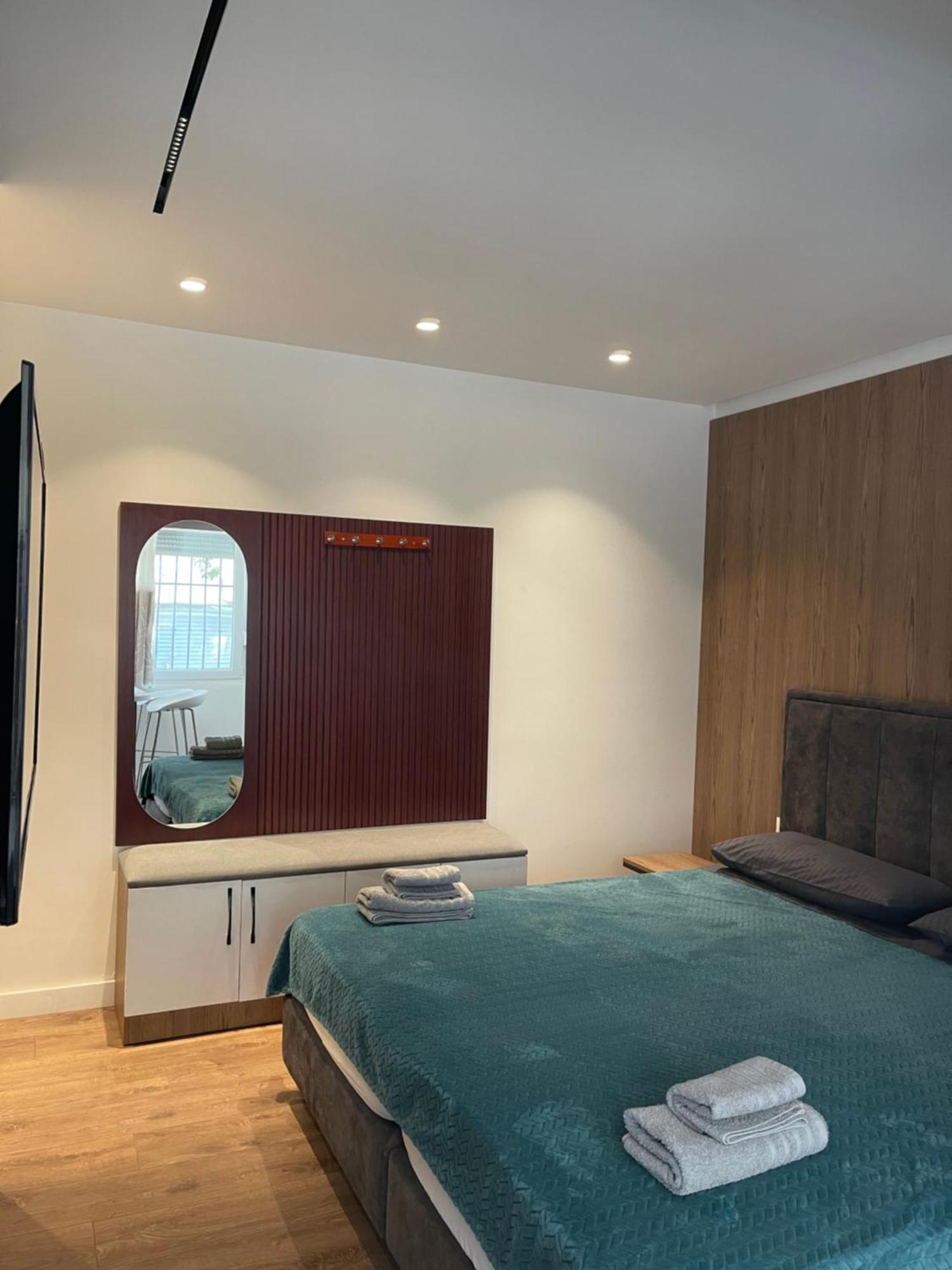 Downtown Studio Apartments Тирана Екстериор снимка
