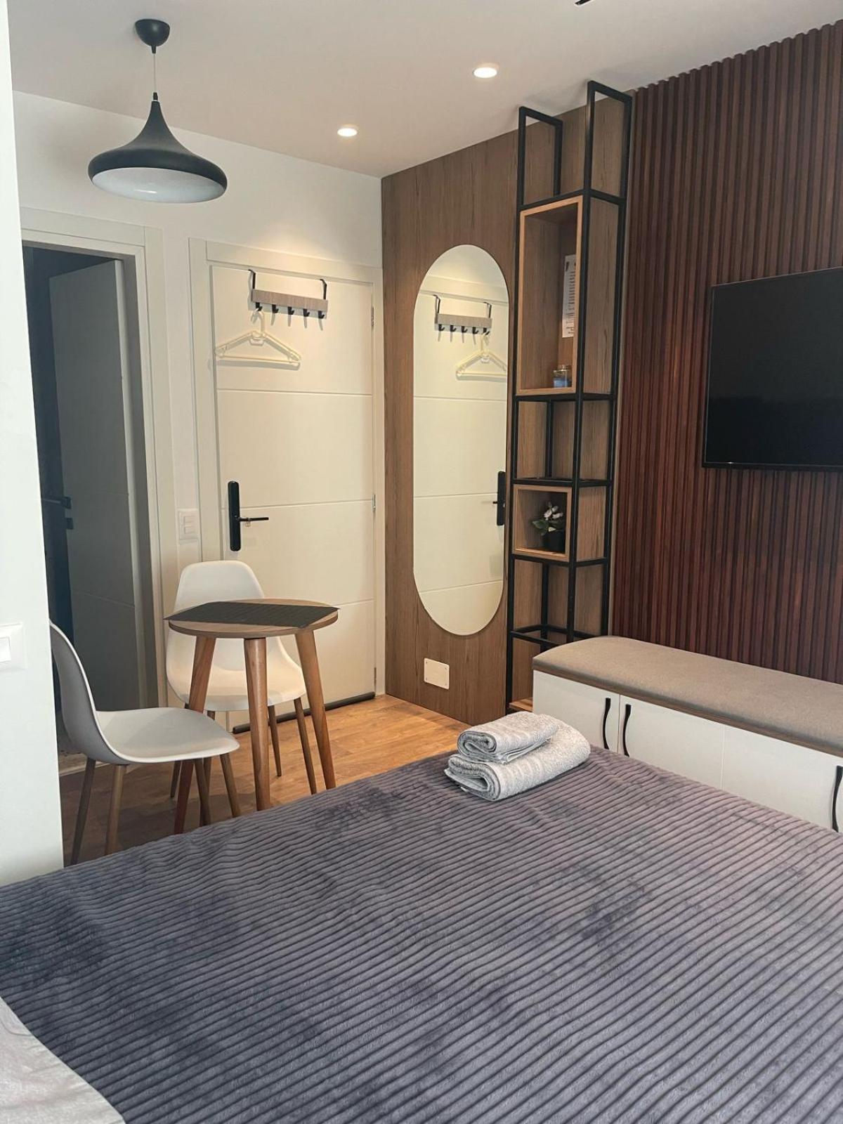 Downtown Studio Apartments Тирана Екстериор снимка